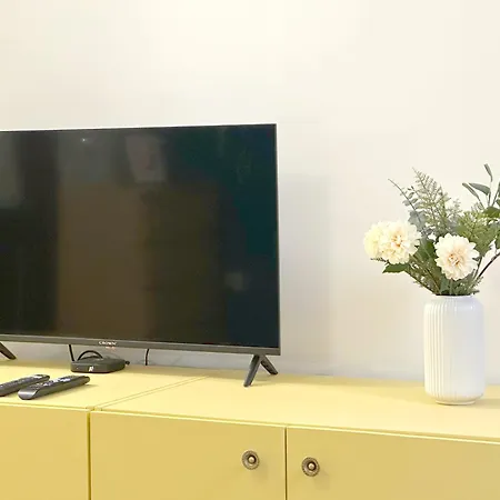 Aurora Abode - Center 1 Bdr Fast Wi-fi Apartment *